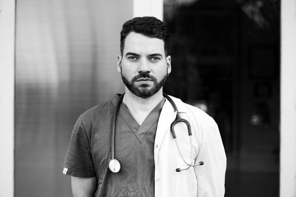 Comment les professionnels de la santé peuvent-ils mieux aborder les soins de fin de vie en milieu hospitalier?